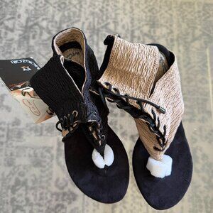 Modzori “Honey” Reversible Wedge Sandals Size 8